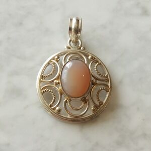Vintage Sterling Silver 925 Filigree Round Medallion Peach Stone Pendant 12.7g